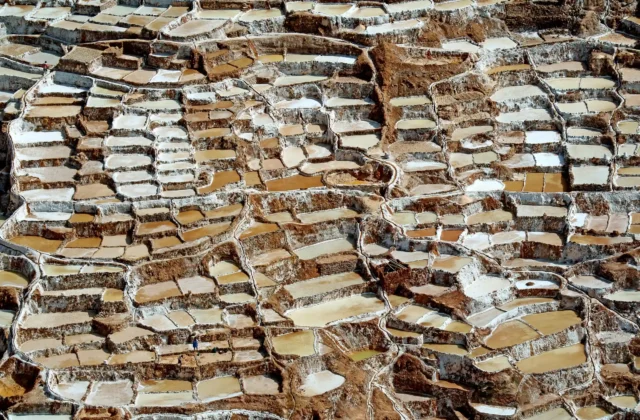amazing-salt-mine-salineras-de-maras-sacred-valley-incas-cusco-region-peru