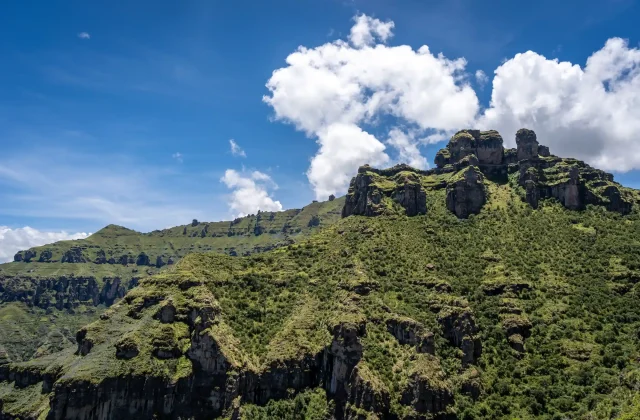 The Waqrapukara Trek Full-Day