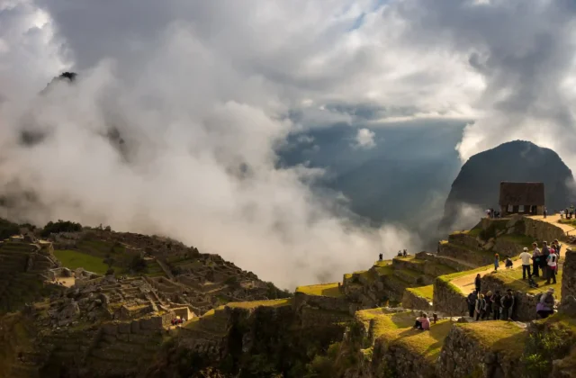 first-sunlight-machu-picchu-from-opening-clouds (1)_20211114_152902