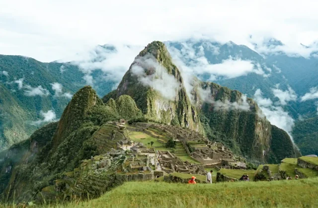 MACHU PICCHU TOUR BY CAR AND BY TRAIN 2D – 1N